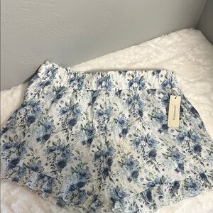 Francesca's Floral White Blue Green Shorts with pockets